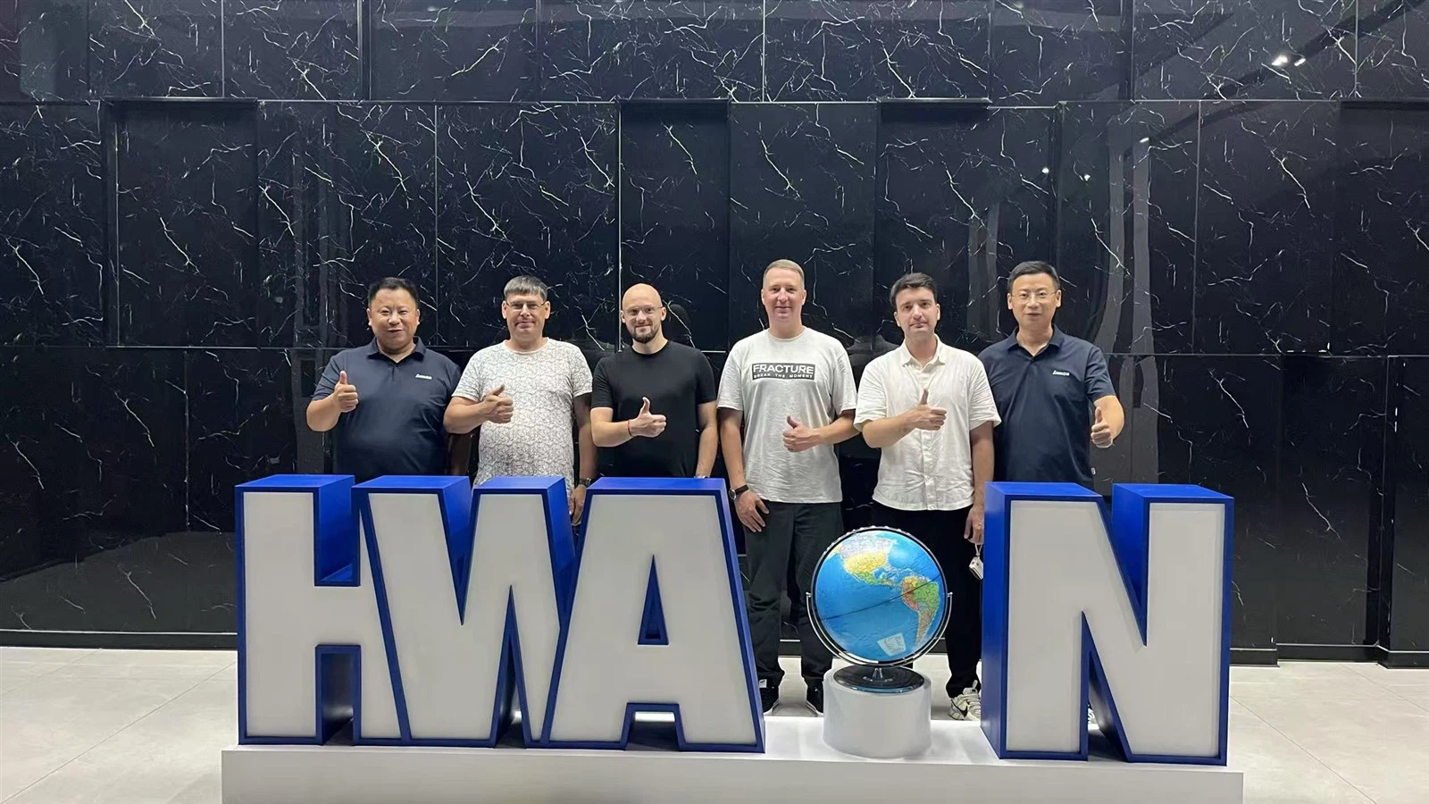 Russia visit hwaon laser screed111.jpg